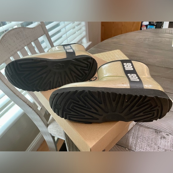 𝙲𝚕𝚊𝚜𝚜𝚒𝚌 𝙲𝚕𝚎𝚊𝚛 𝙼𝚒𝚗𝚒 𝚄𝚐𝚐𝚜 - Picture 5 of 8